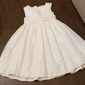 White formal dress for toddler girls. Size 4T